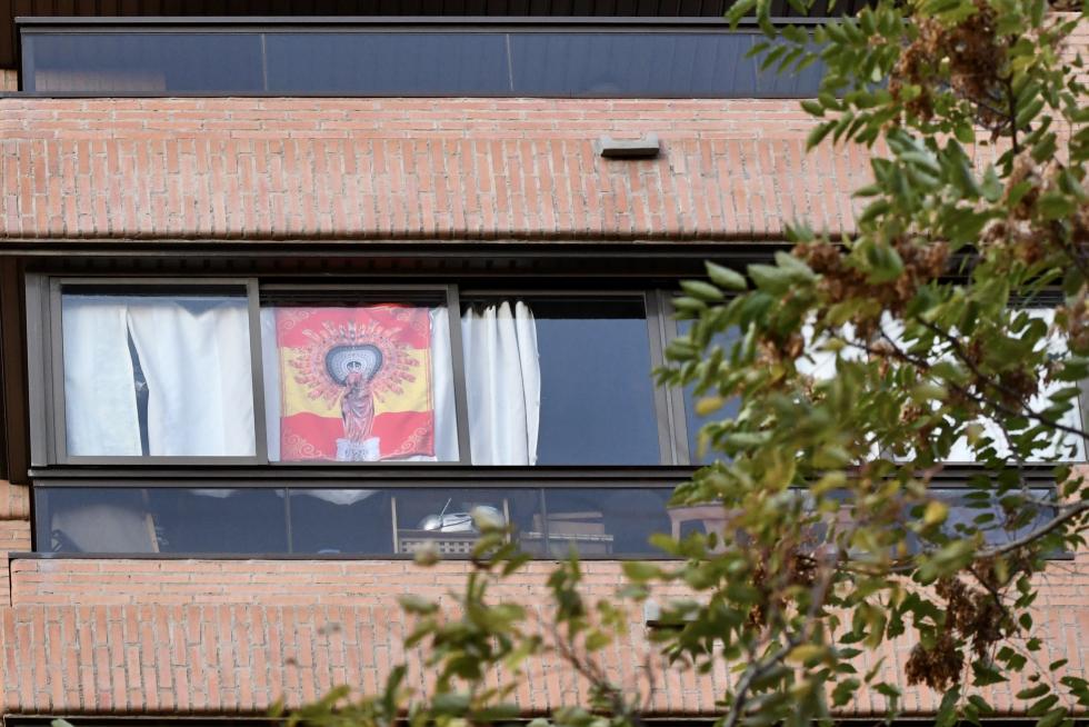 Balcones engalanados en Zaragoza en el Día del Pilar