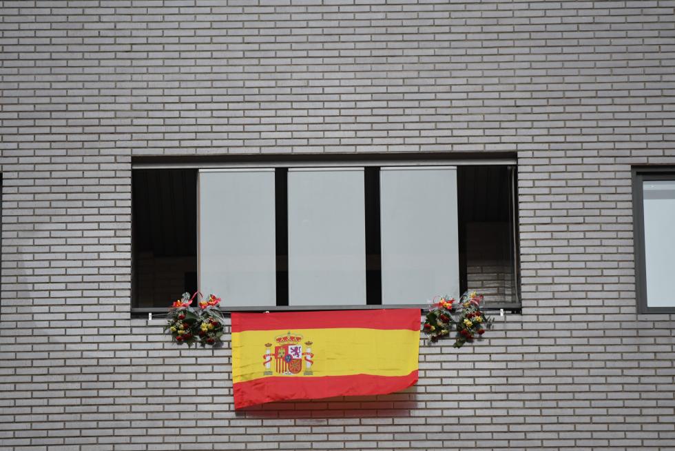 Balcones engalanados en Zaragoza en el Día del Pilar