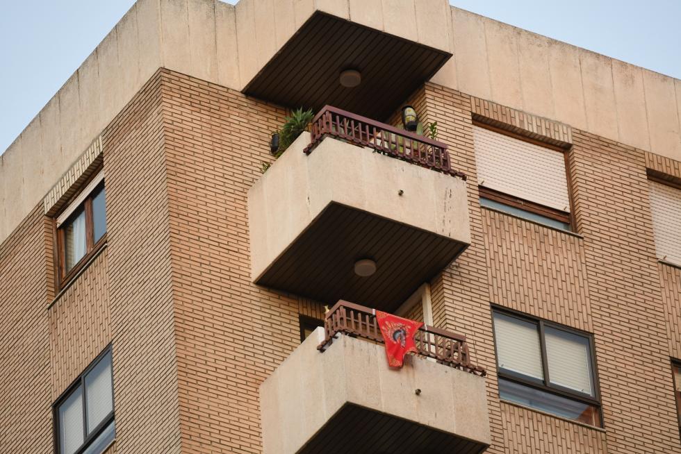 Balcones engalanados en Zaragoza en el Día del Pilar