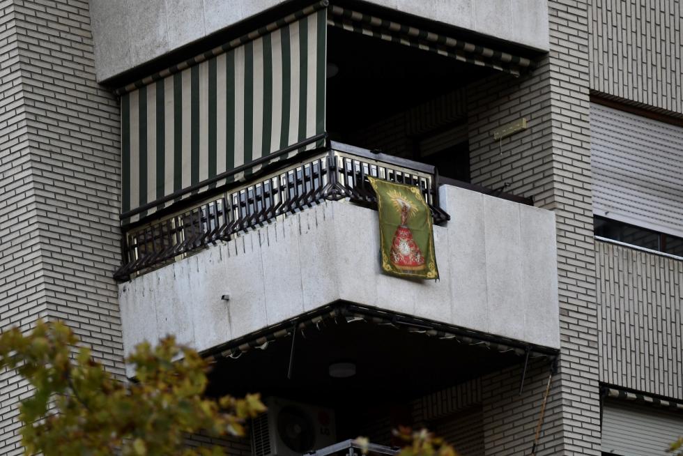 Balcones engalanados en Zaragoza en el Día del Pilar
