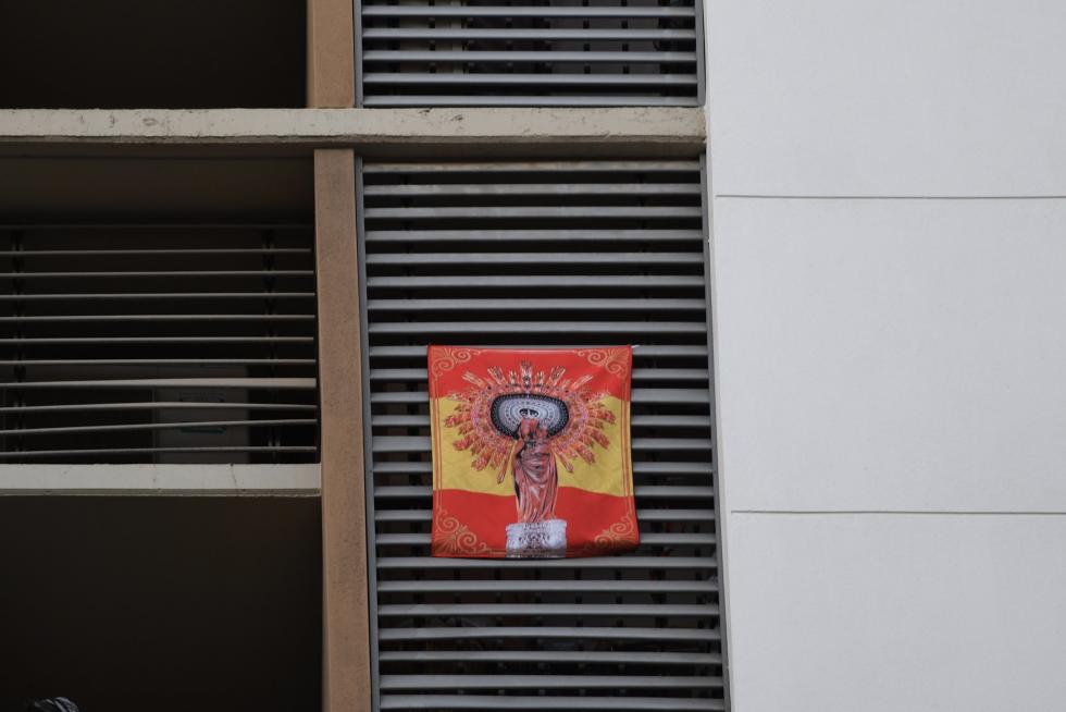 Balcones engalanados en Zaragoza en el Día del Pilar