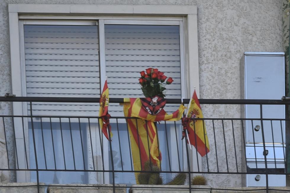 Balcones engalanados en el Día del Pilar