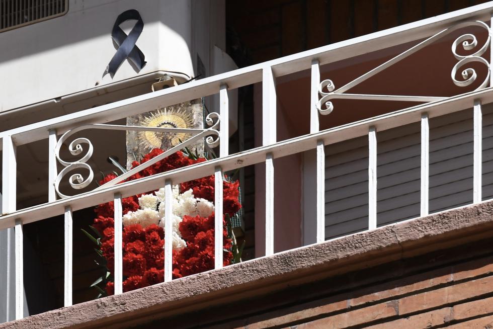 Balcones engalanados en el Día del Pilar