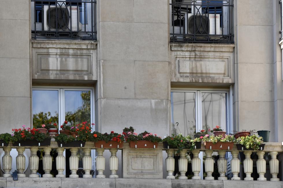 Balcones engalanados en el Día del Pilar
