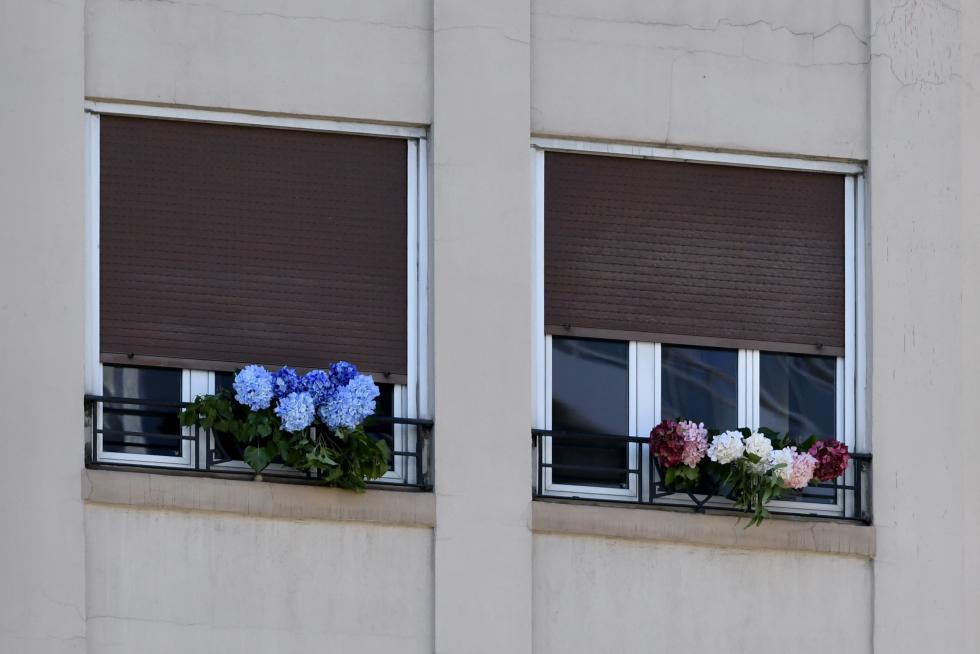 Balcones engalanados en el Día del Pilar