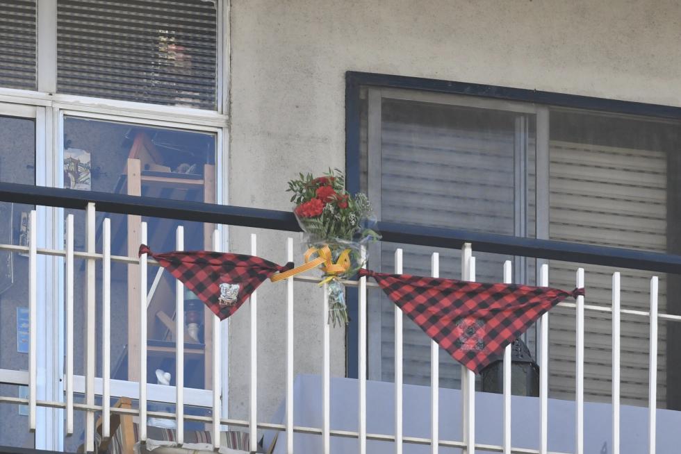 Balcones engalanados en el Día del Pilar