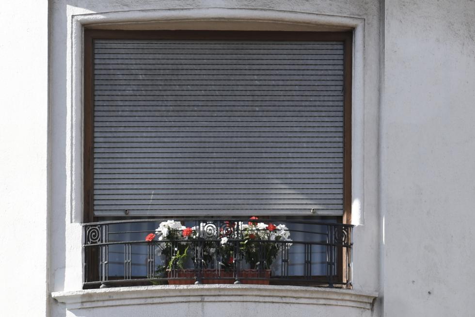 Balcones engalanados en el Día del Pilar