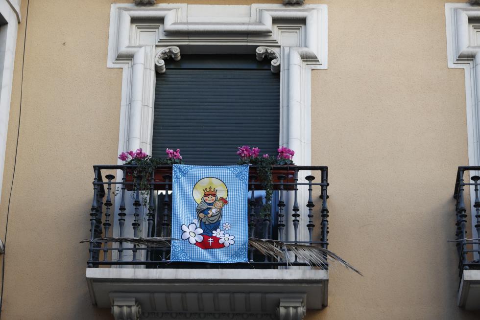 Balcones engalanados en el Día del Pilar 2020 en Zaragoza