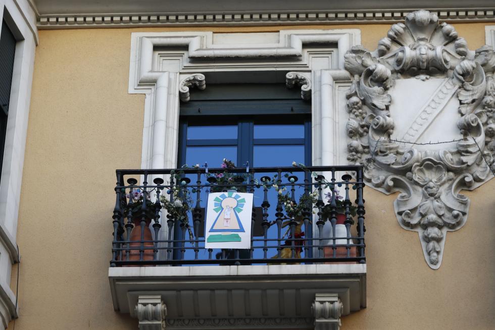 Balcones engalanados en el Día del Pilar 2020 en Zaragoza
