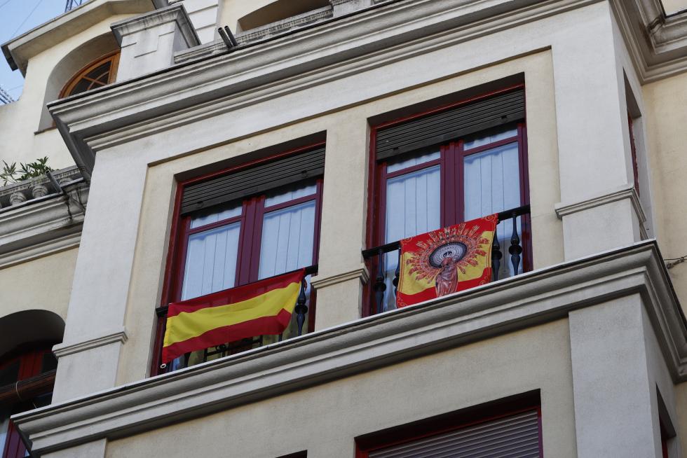 Balcones engalanados en el Día del Pilar 2020 en Zaragoza
