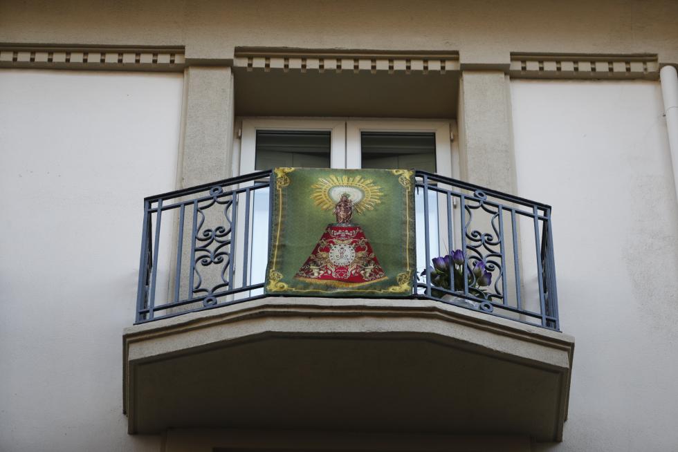 Balcones engalanados en el Día del Pilar 2020 en Zaragoza