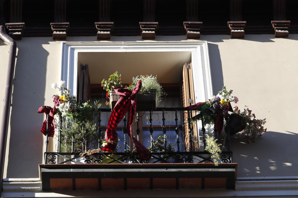 Balcones engalanados en el Día del Pilar 2020 en Zaragoza