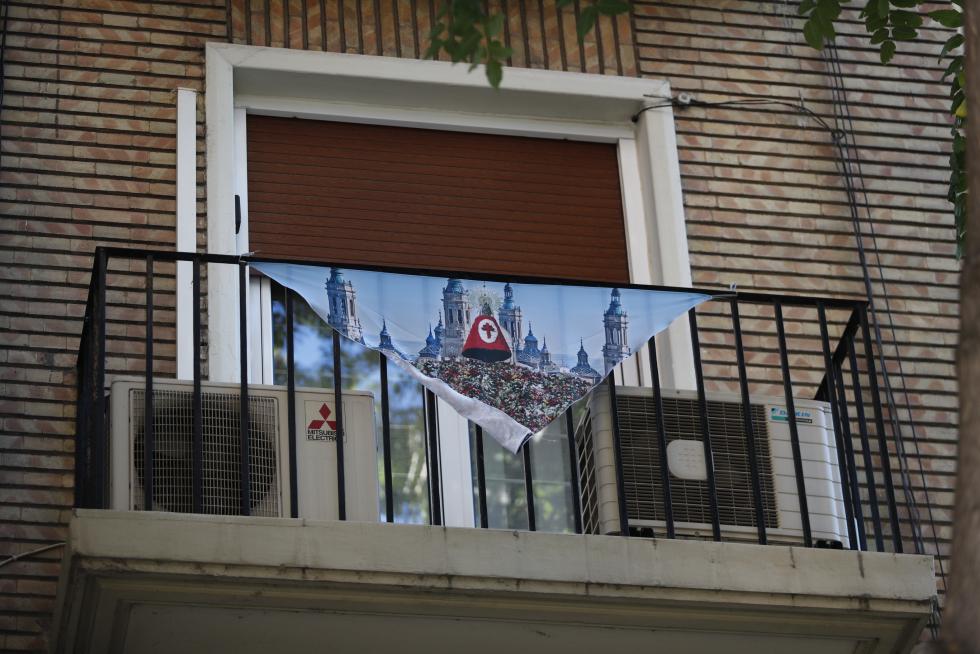 Balcones engalanados en el Día del Pilar 2020 en Zaragoza
