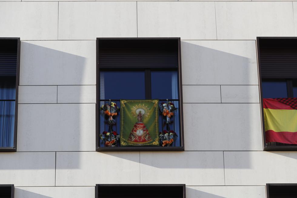 Balcones engalanados en el Día del Pilar 2020 en Zaragoza