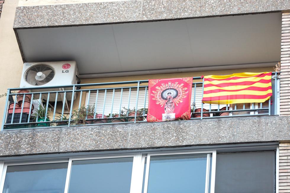 Balcones engalanados en el Día del Pilar 2020 en Zaragoza