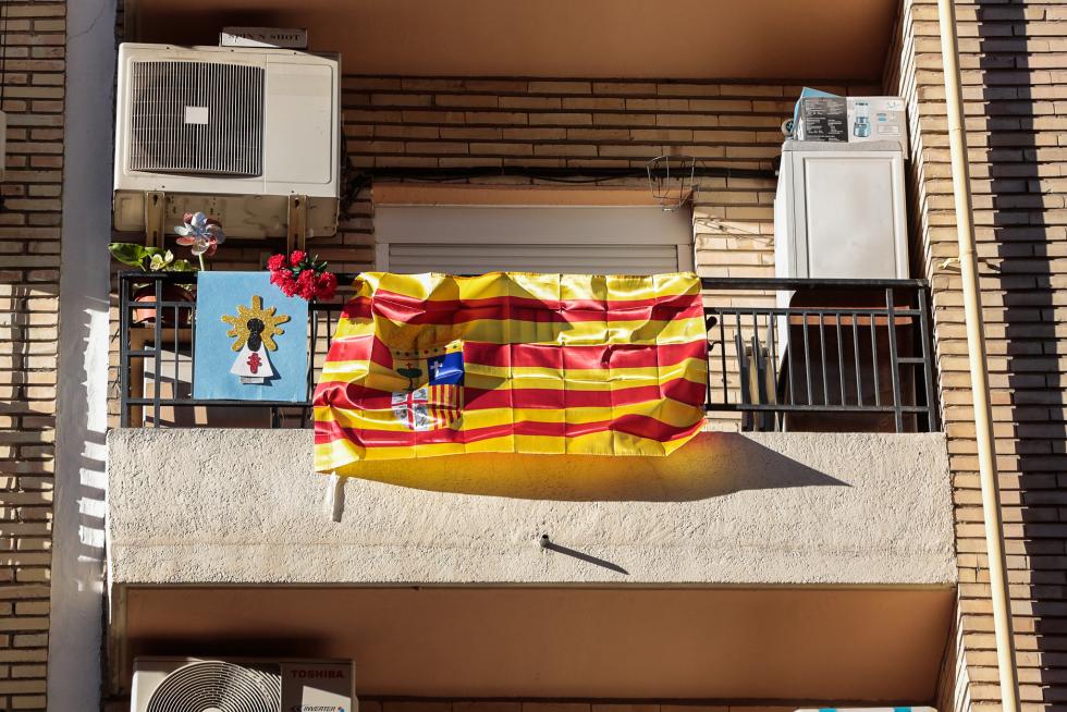 Balcones engalanados en el Día del Pilar 2020 en Zaragoza