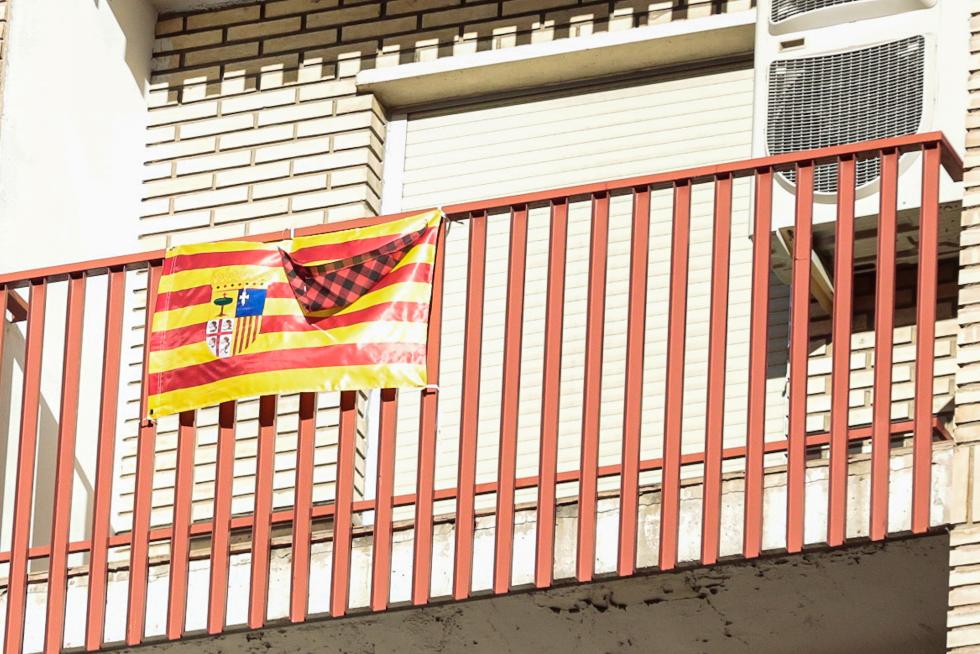 Balcones engalanados en el Día del Pilar 2020 en Zaragoza