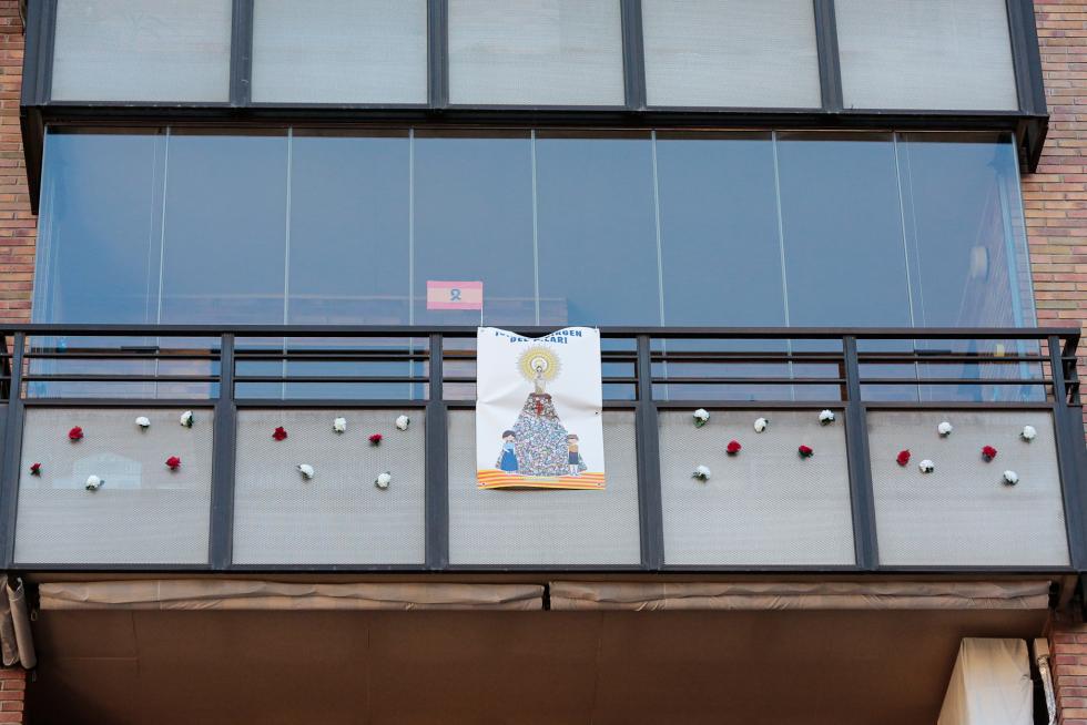 Balcones engalanados en el Día del Pilar 2020 en Zaragoza