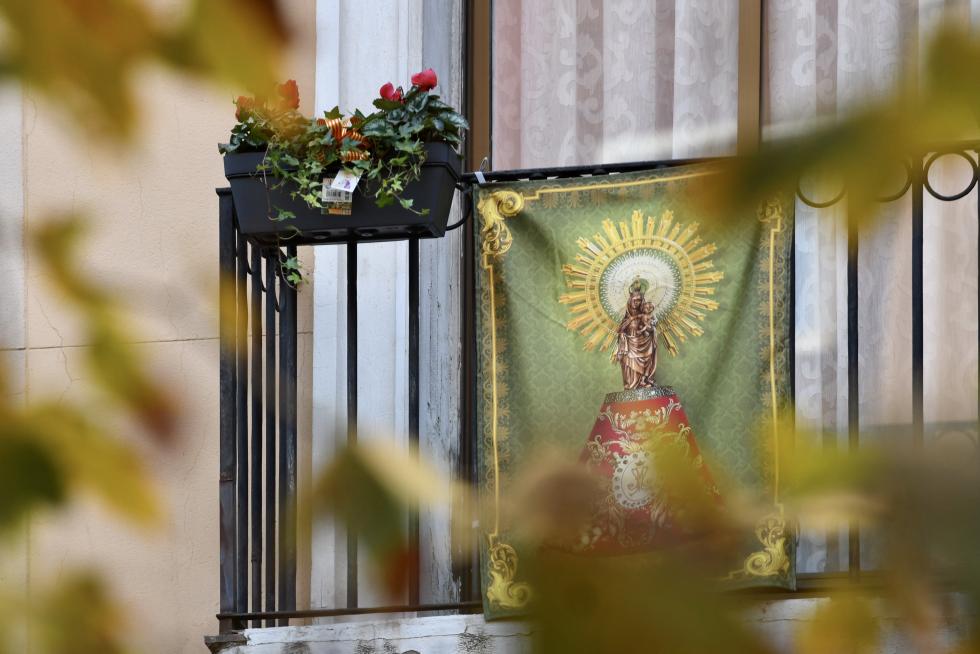 Balcones engalanados en el Día del Pilar 2020 en Zaragoza