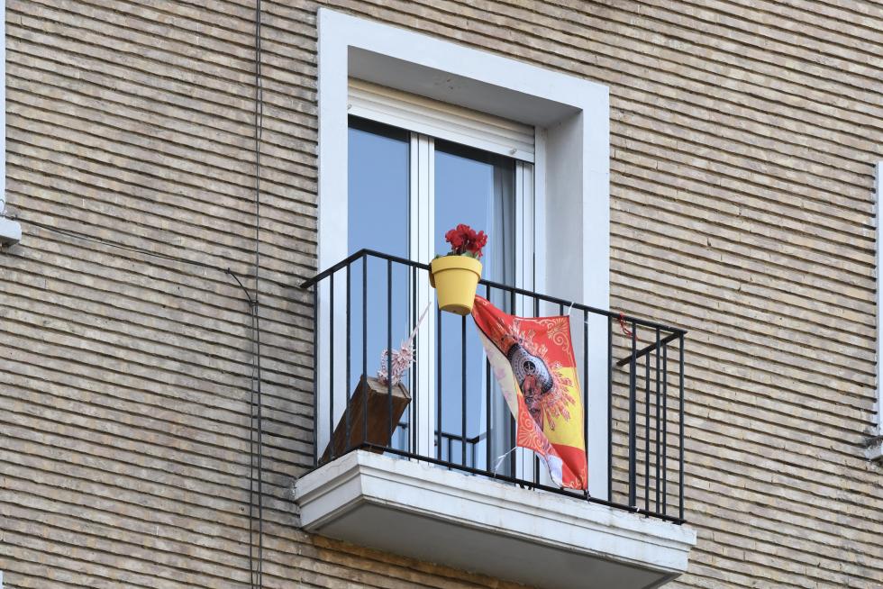 Balcones engalanados en el Día del Pilar 2020 en Zaragoza