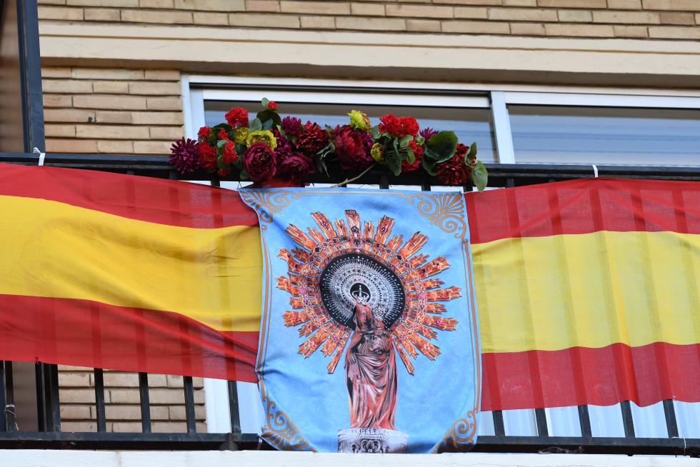 Balcones engalanados en el Día del Pilar 2020 en Zaragoza