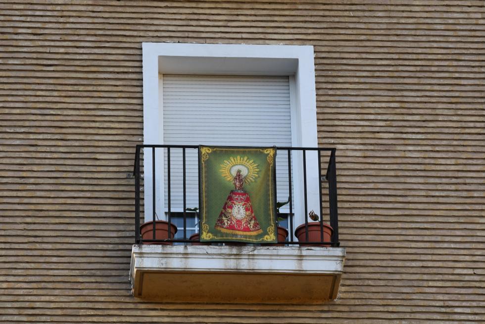 Balcones engalanados en el Día del Pilar 2020 en Zaragoza