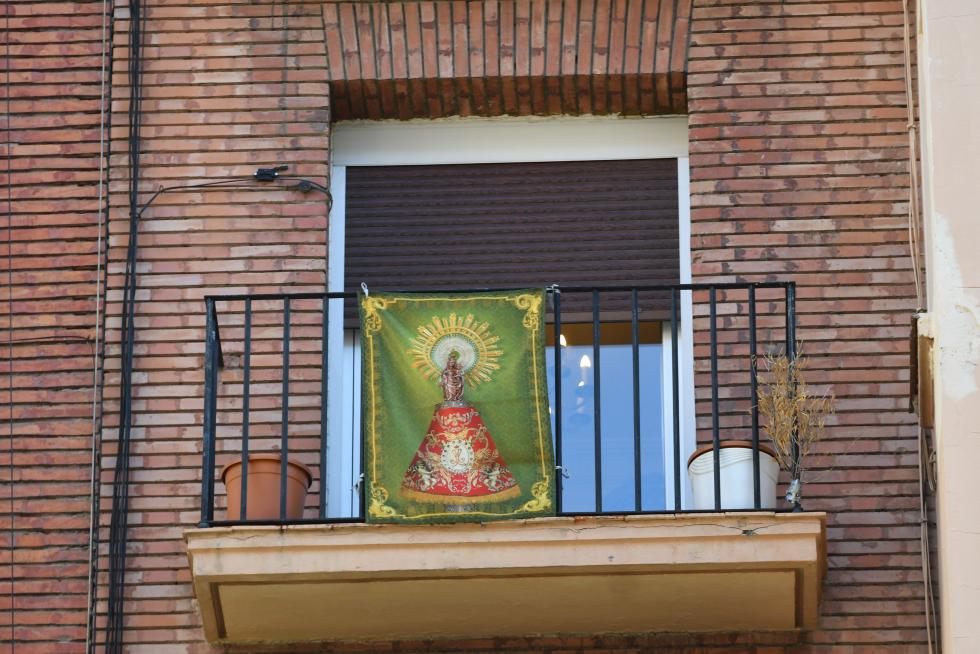 Balcones engalanados en el Día del Pilar 2020 en Zaragoza