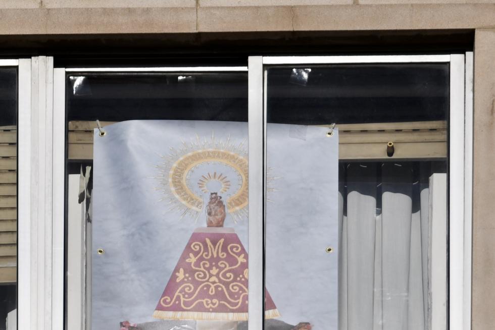 Balcones engalanados en el Día del Pilar 2020 en Zaragoza