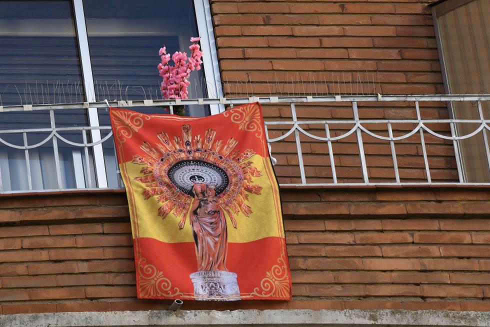 Balcones engalanados en el Día del Pilar 2020 en Zaragoza
