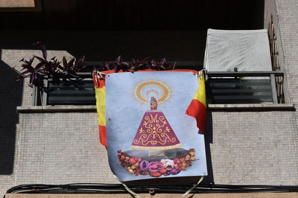 Balcones engalanados en el Día del Pilar 2020 en Zaragoza