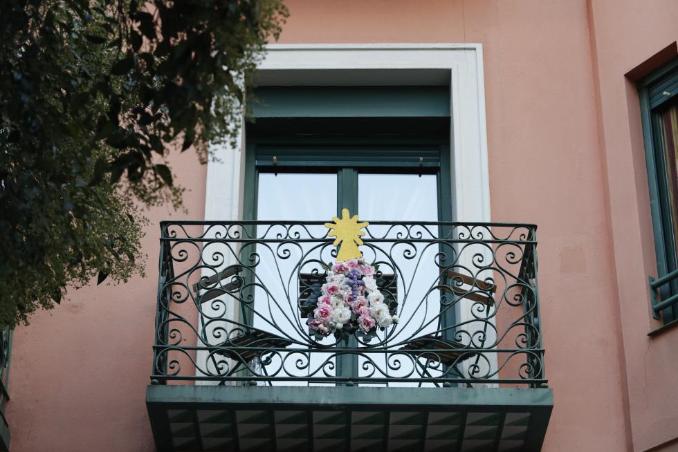 Balcones engalanados en el Día del Pilar de 2020 en Zaragoza