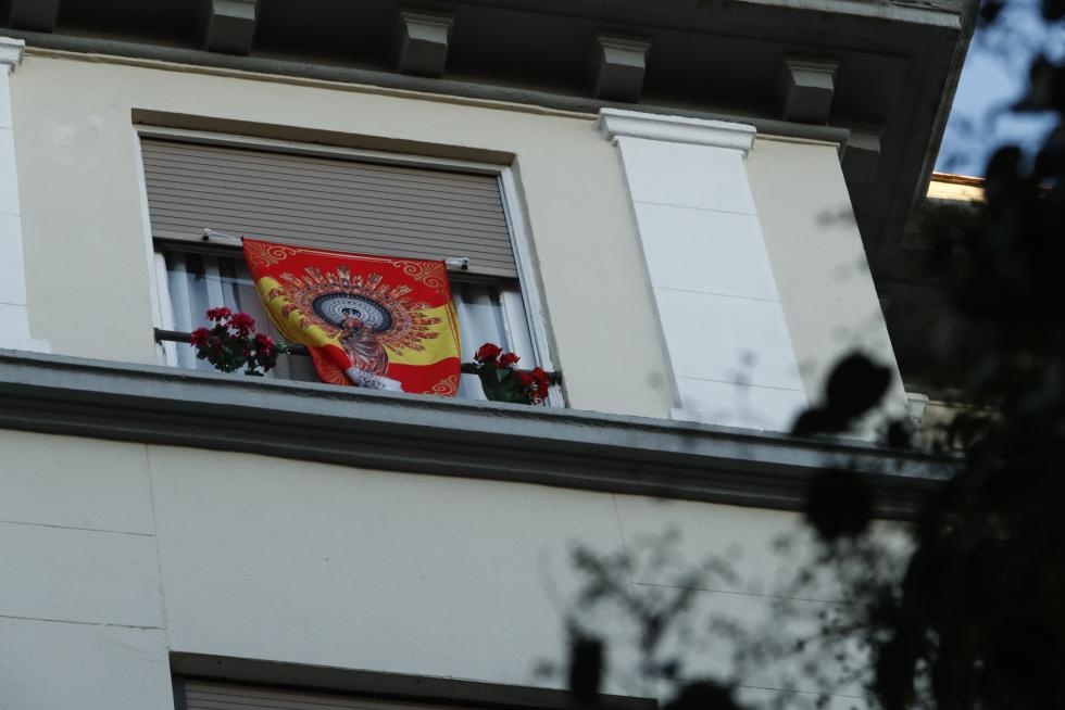 Balcones engalanados en el Día del Pilar de 2020 en Zaragoza