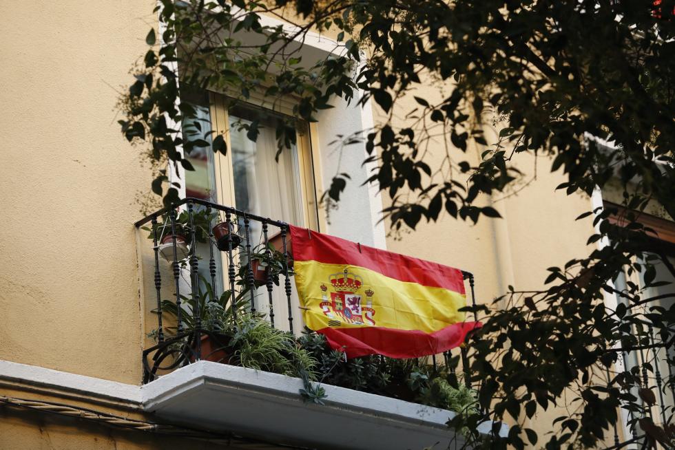 Balcones engalanados en el Día del Pilar de 2020 en Zaragoza