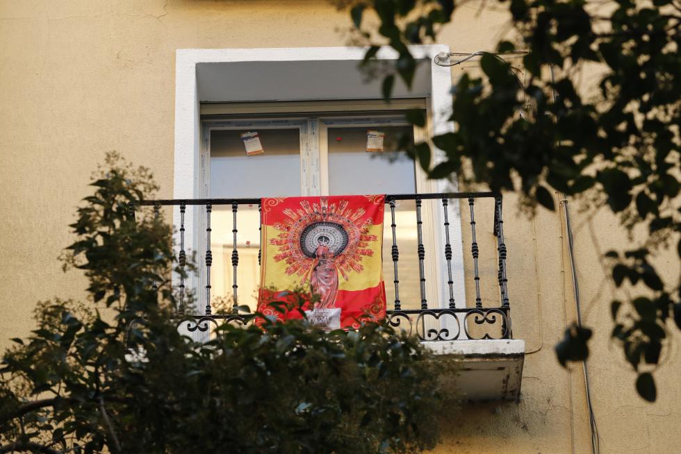 Balcones engalanados en el Día del Pilar de 2020 en Zaragoza