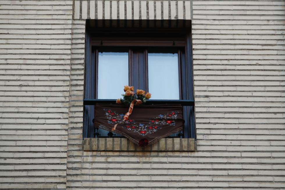 Balcones engalanados en el Día del Pilar de 2020 en Zaragoza