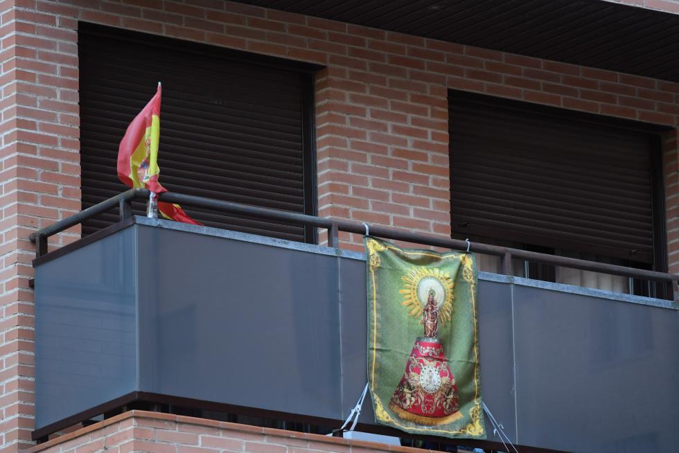 Balcones engalanados en el Día del Pilar de 2020 en Zaragoza