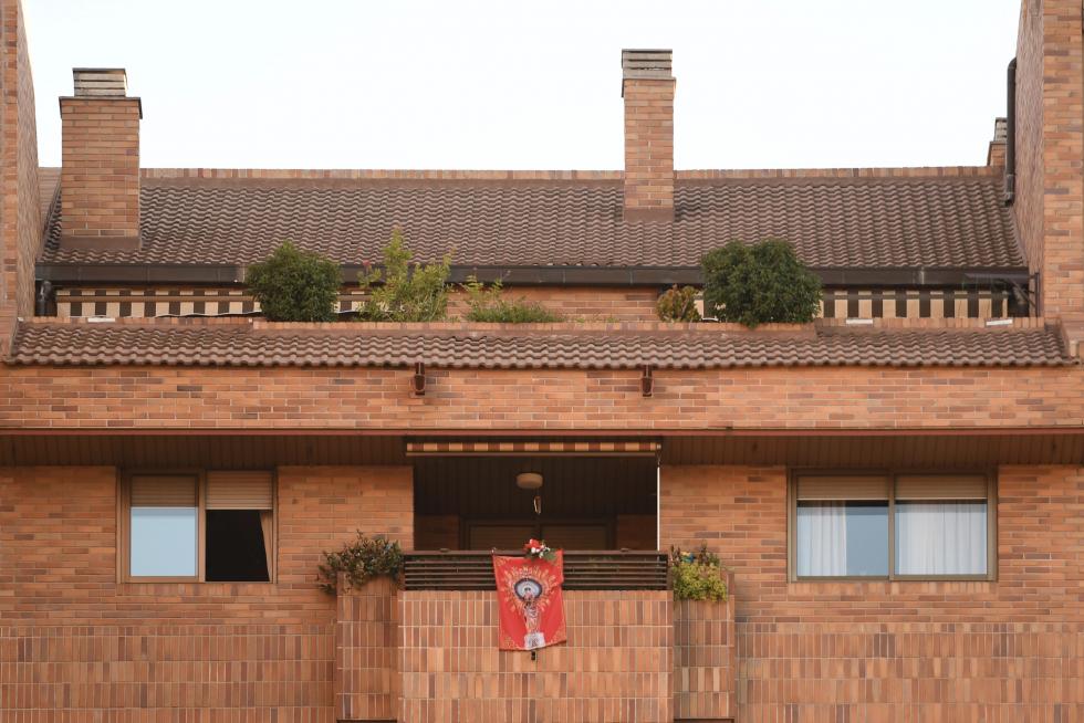 Balcones engalanados en el Día del Pilar de 2020 en Zaragoza