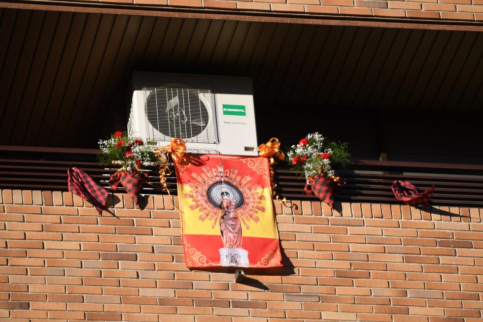 Balcones engalanados en el Día del Pilar de 2020 en Zaragoza