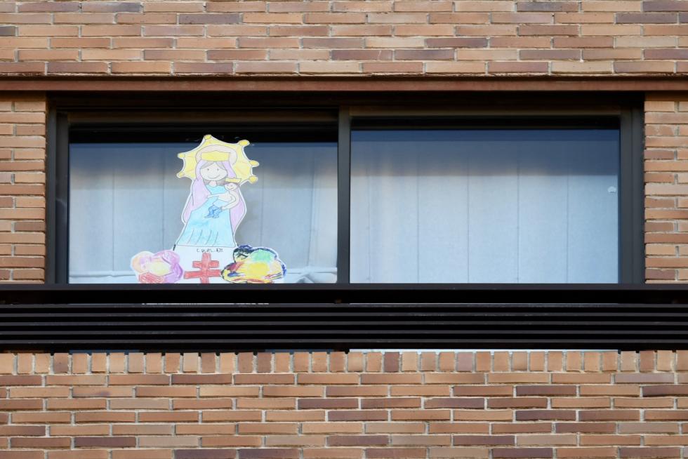 Balcones engalanados en el Día del Pilar de 2020 en Zaragoza