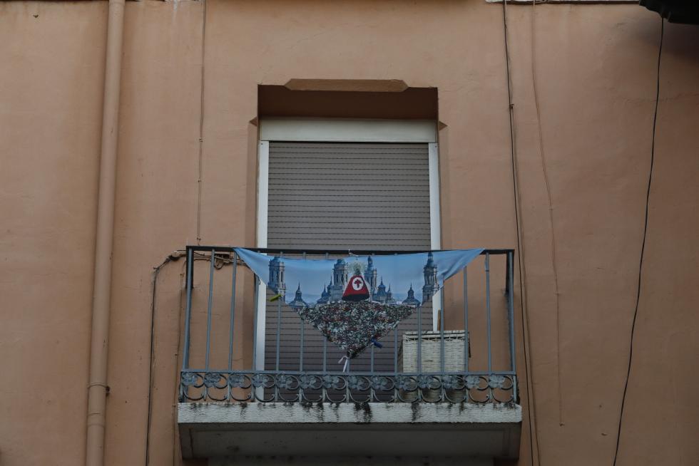 Balcones engalanados en el Día del Pilar de 2020 en Zaragoza