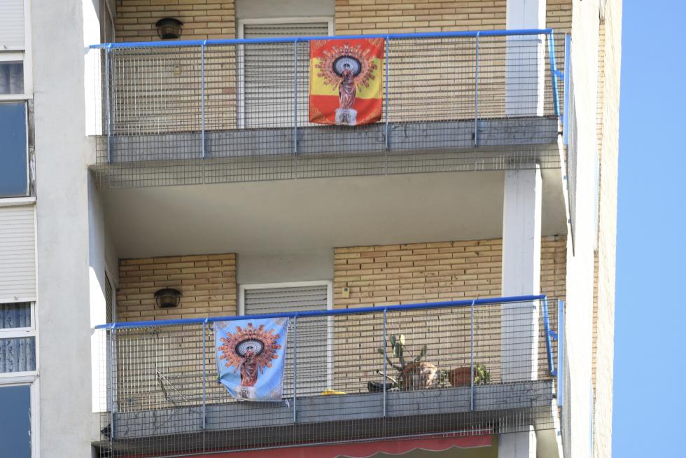 Balcones engalanados en Zaragoza el Día del Pilar 2020