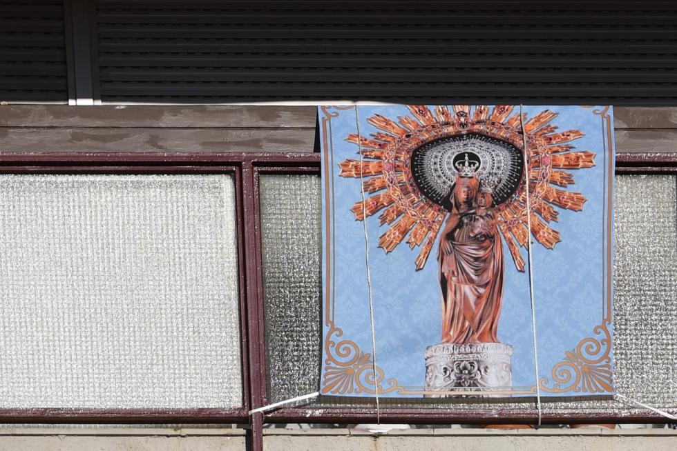 Balcones engalanados en Zaragoza el Día del Pilar 2020