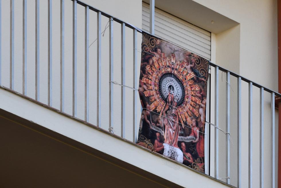 Balcones engalanados en Zaragoza el Día del Pilar 2020