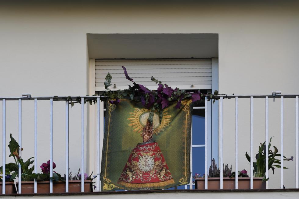 Balcones engalanados en Zaragoza el Día del Pilar 2020