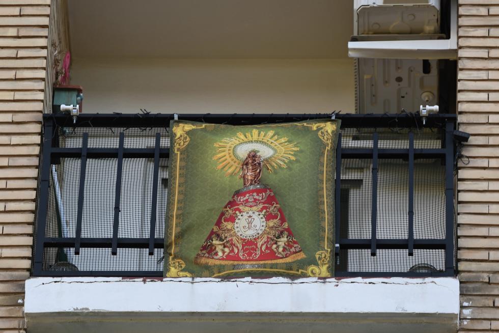 Balcones engalanados en Zaragoza el Día del Pilar 2020