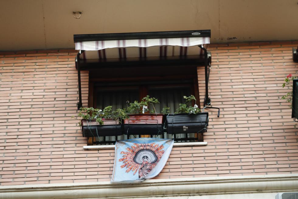 Balcones engalanados en Zaragoza en el Día del Pilar