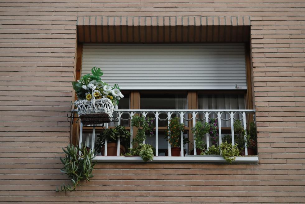 Balcones engalanados en Zaragoza en el Día del Pilar