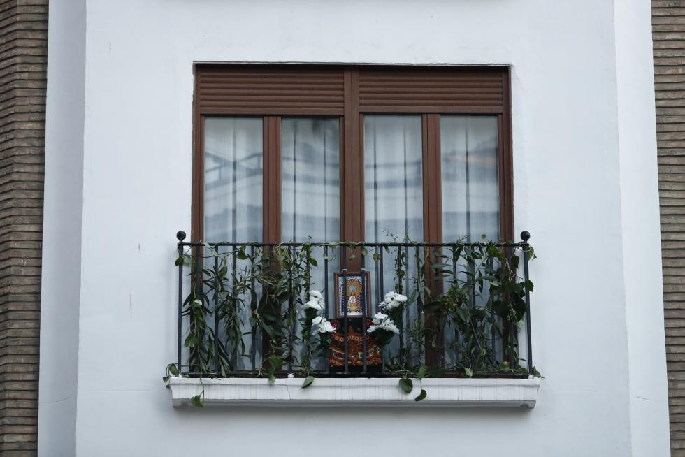 Balcones engalanados en Zaragoza en el Día del Pilar