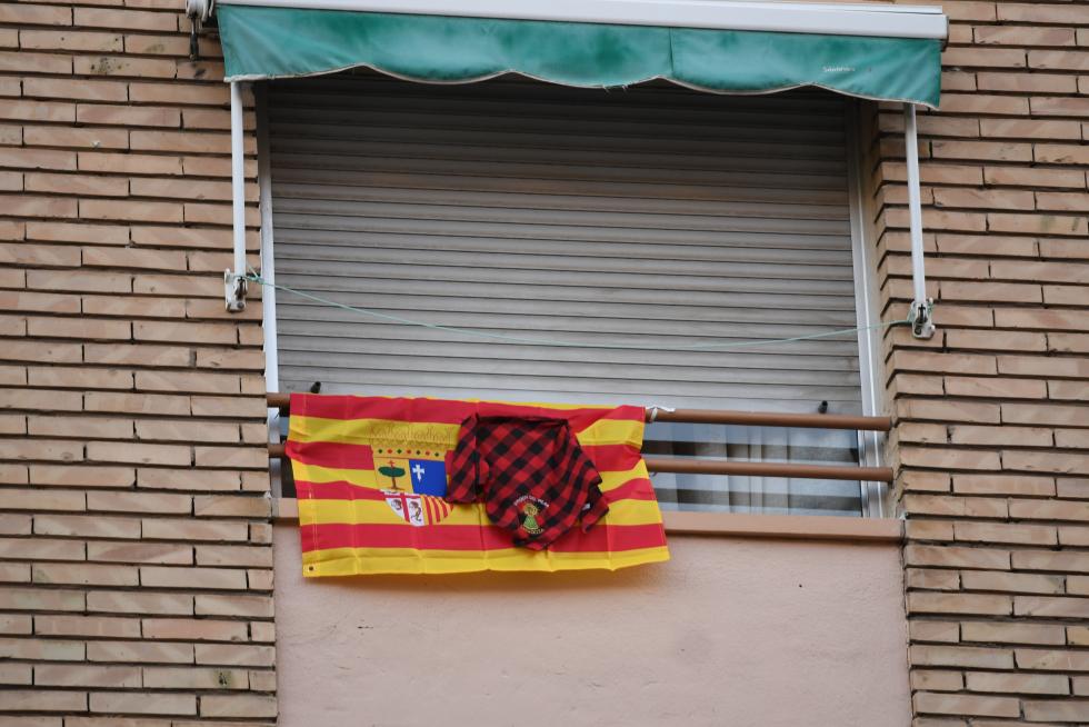 El Día del Pilar 2020 en Zaragoza con balcones engalanados
