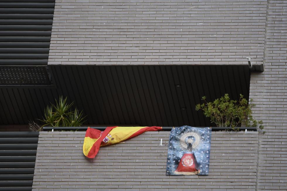 El Día del Pilar 2020 en Zaragoza con balcones engalanados
